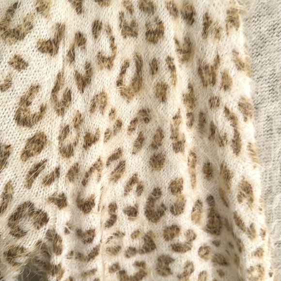 Beautiful Cardigan Goldfish Tan leopard print on cream angora. Size Large - Picture 2 of 7